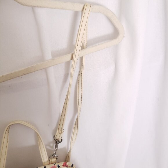 Woman White Multicolor Floral Many Pockets Zipper Medium Size Backpack Bag - Picture 5 of 16